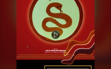 Rote Neujahrsgrafik mit Schlangenmotiv, Text zu Jahr der Schlange 2025, Behind-the-Scenes-Bereich.